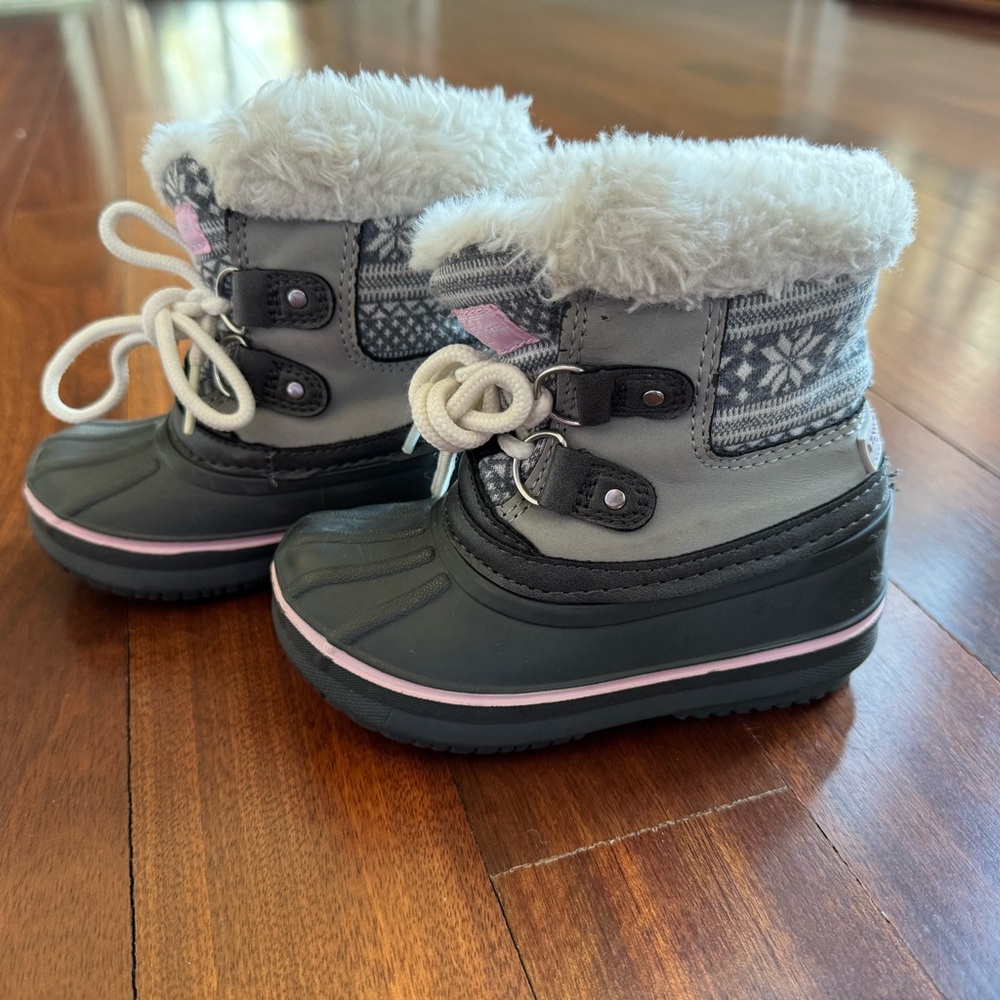 London Fog girls boots size 6 (age 1-2 years)
